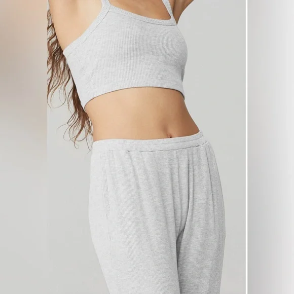 Alo Yoga | Ribbed Crop Whisper Bra Tank Top in Athletic Heather Grey - Picture 3 of 9